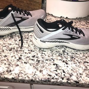 Brooks Adrenaline Gts 22 Men’s Size 7